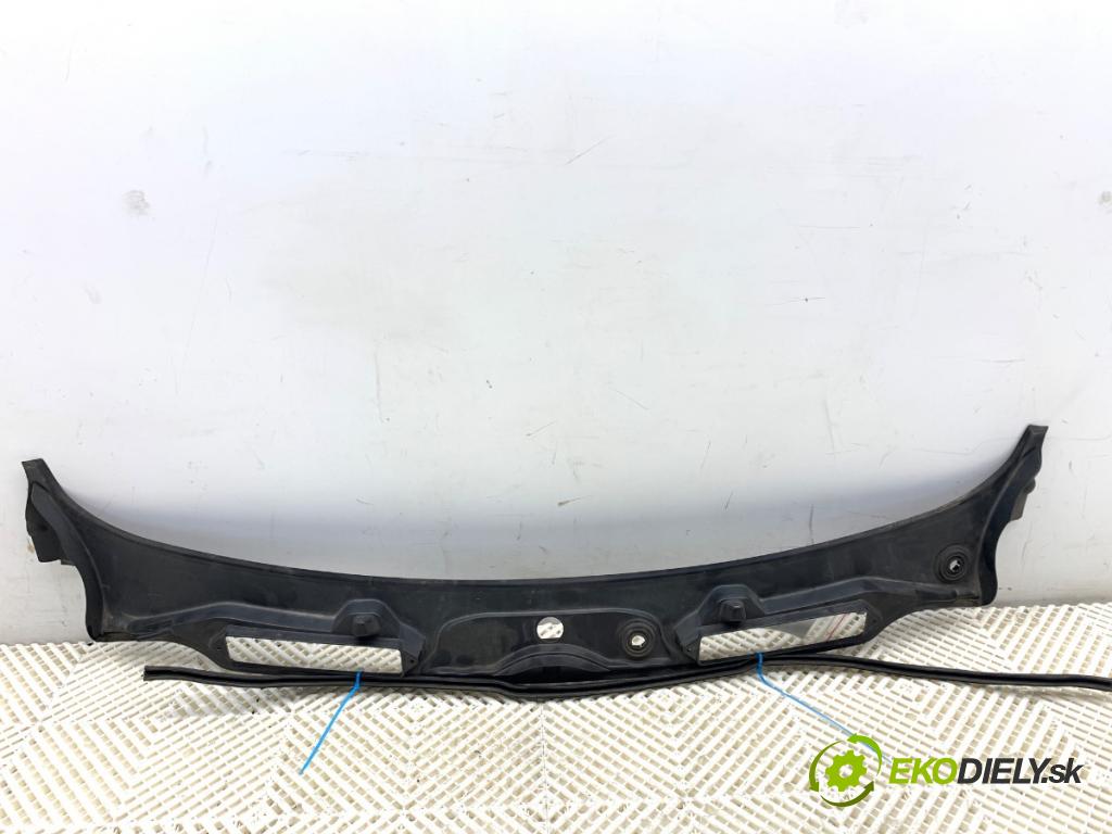 BMW E90 sedan 2005 95 kW 318 i 1995 torpédo plast pod čelní okno  (Plast pod čelním sklem)