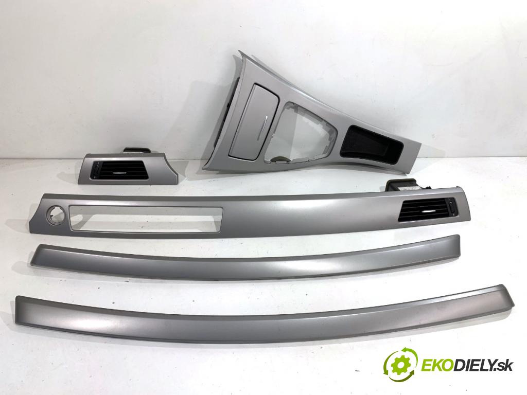 BMW E90 sedan 2005 95 kW 318 i 1995 lišty kryt 7132845 7132376 (Lišta)