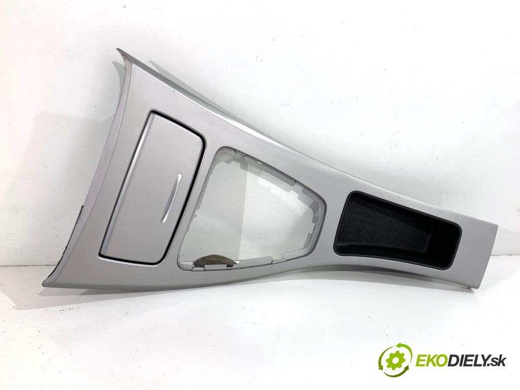 BMW E90 sedan 2005 95 kW 318 i 1995 lišty kryt 7132845 7132376 (Lišta)