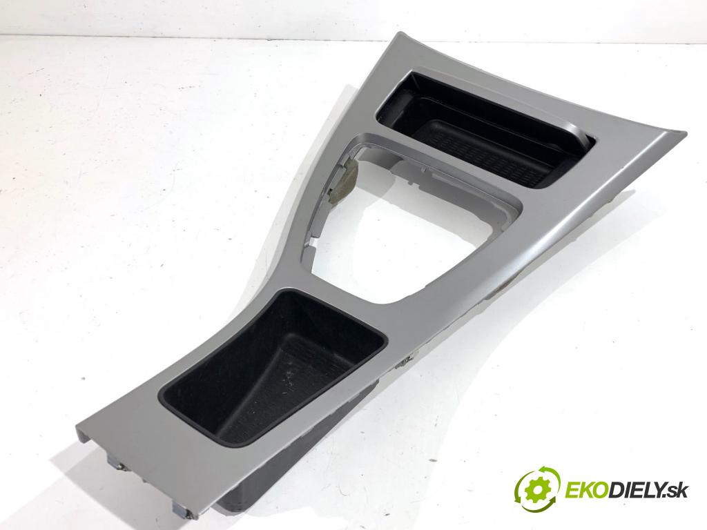 BMW E90 sedan 2005 95 kW 318 i 1995 lišty kryt 7132845 7132376 (Lišta)