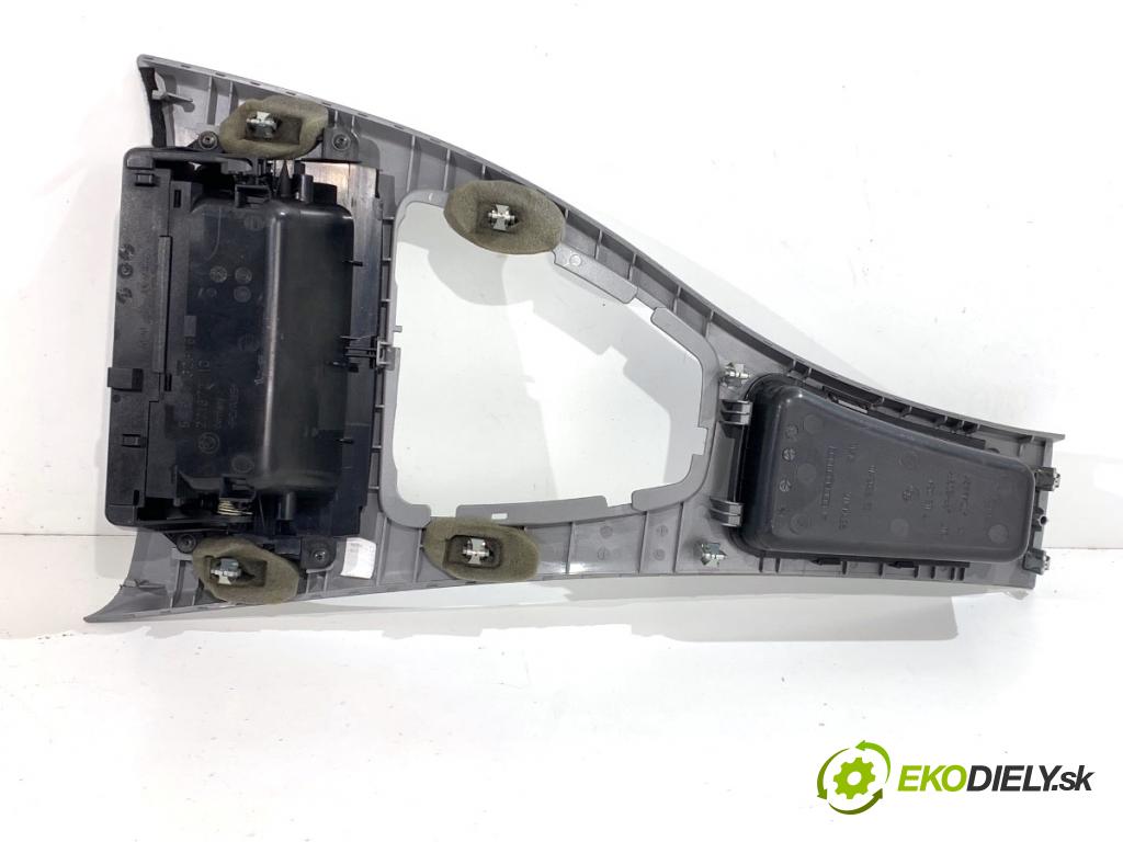 BMW E90 sedan 2005 95 kW 318 i 1995 lišty kryt 7132845 7132376 (Lišta)