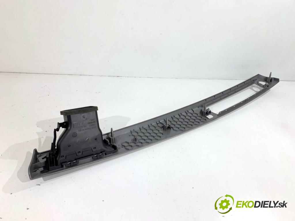 BMW E90 sedan 2005 95 kW 318 i 1995 lišty kryt 7132845 7132376 (Lišta)