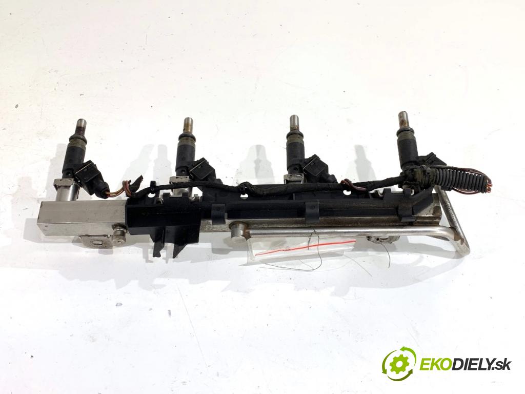 BMW E90 sedan 2005 95 kW 318 i 1995 Lišta vstrekovacia 7506158 (Vstrekovacia lišta)