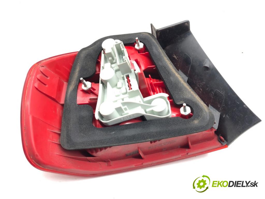 BMW E90 sedan 2005 95 kW 318 i 1995 Svetlo pravy zad 6937458