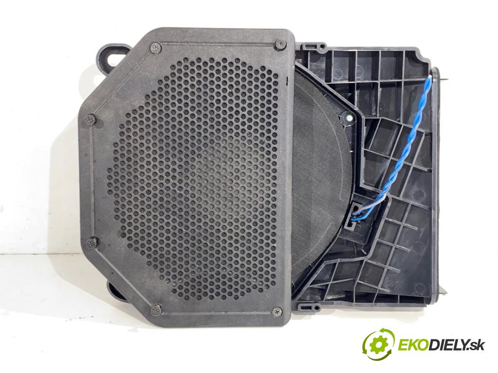 BMW E90 sedan 2005 95 kW 318 i 1995 reproduktory