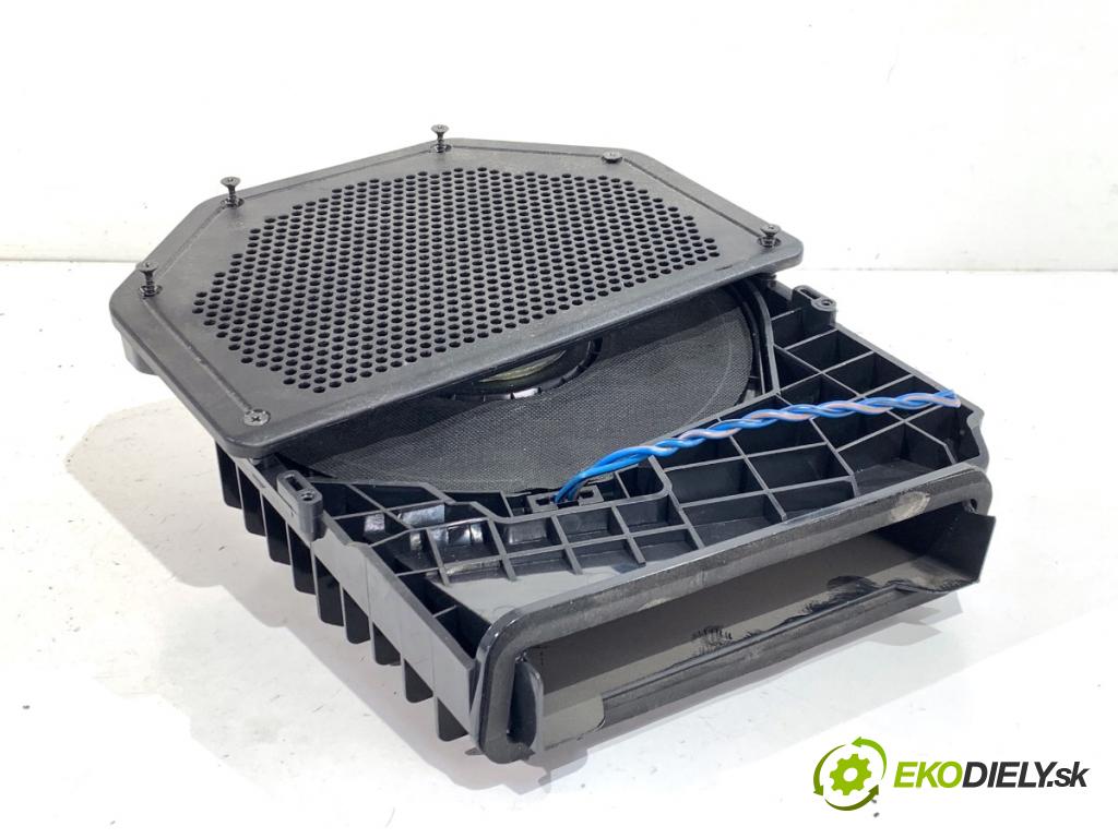 BMW E90 sedan 2005 95 kW 318 i 1995 reproduktory