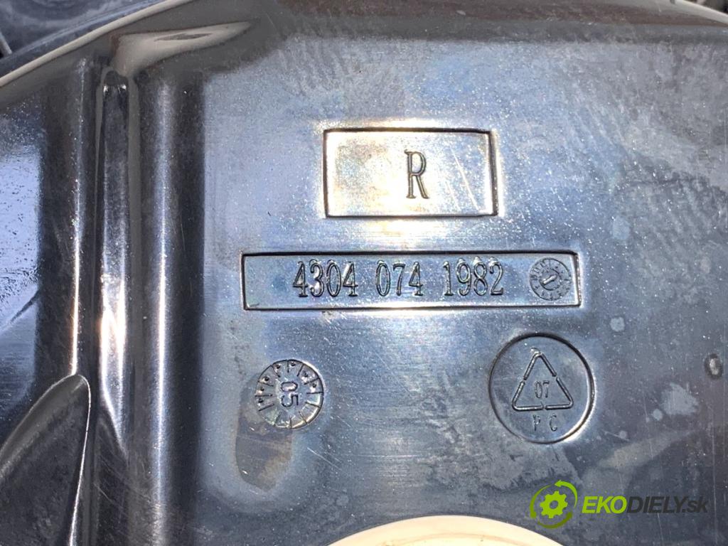 BMW E90 sedan 2005 95 kW 318 i 1995 reproduktory