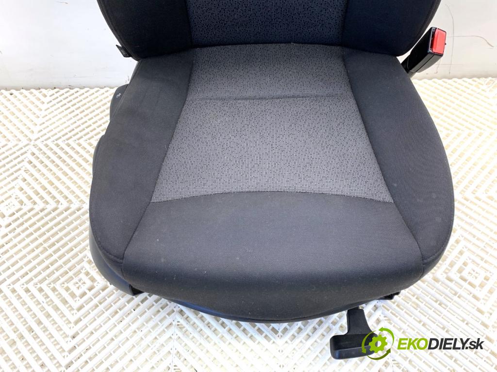 BMW E90 sedan 2005 95 kW 318 i 1995 Sedadlo pravy predný