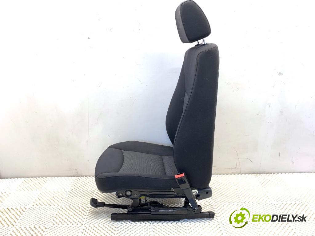 BMW E90 sedan 2005 95 kW 318 i 1995 Sedadlo pravy predný