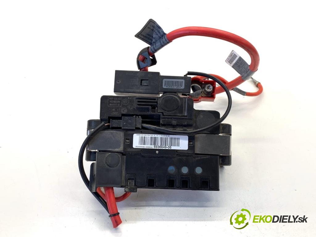 BMW E90 sedan 2005 95 kW 318 i 1995 svorka plus 6936649