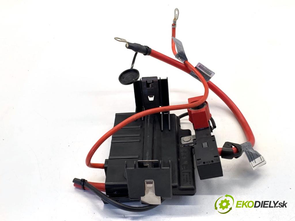 BMW E90 sedan 2005 95 kW 318 i 1995 svorka plus 6936649