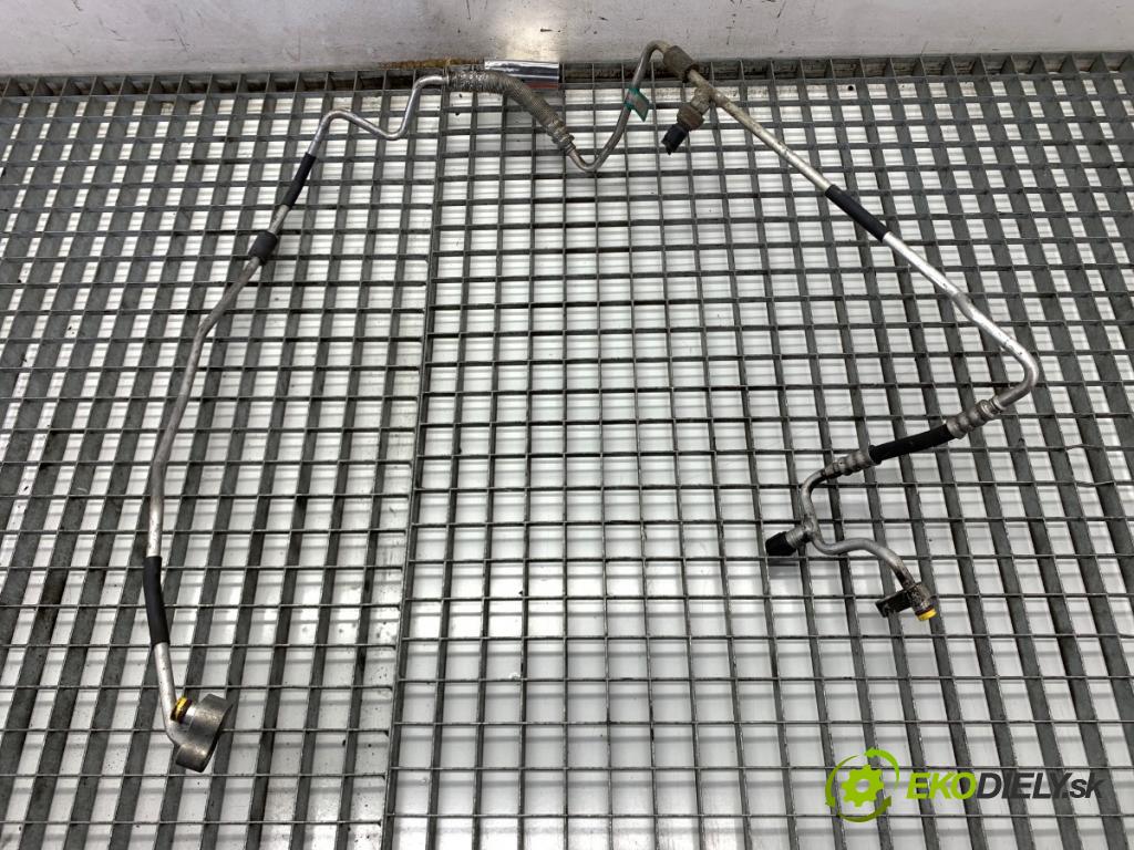 BMW E90 sedan 2005 95 kW 318 i 1995 rúrka klimatizace  (Trubka klimatizace)