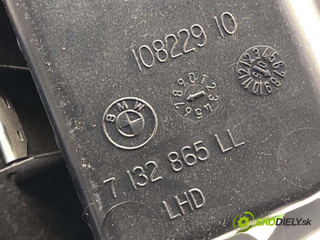 BMW E90 sedan 2005 95 kW 318 i 1995 přihrádka kastlík volantu 7132865