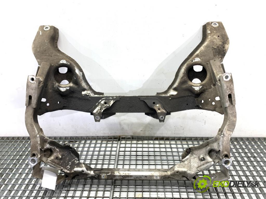 BMW E90 sedan 2005 95 kW 318 i 1995 výztuha pod motor  (Přední výztuha)