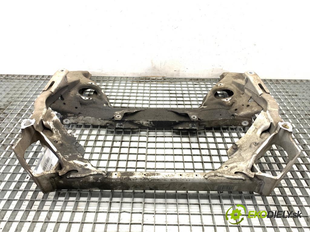 BMW E90 sedan 2005 95 kW 318 i 1995 výztuha pod motor  (Přední výztuha)