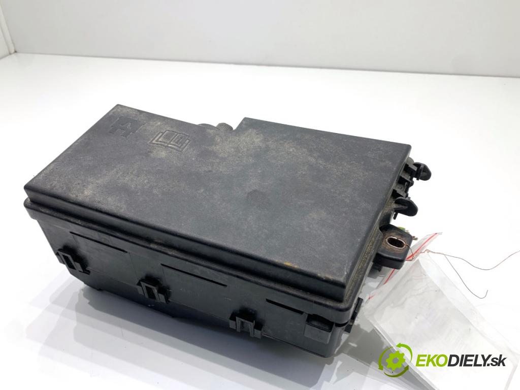 FORD USA ESCAPE III  2017 179 kW 2.0 179 kW [242 KM] 2017 - 2018 1983 skříňka poistková AV6T-14A142-AB (Pojistková skříňka)