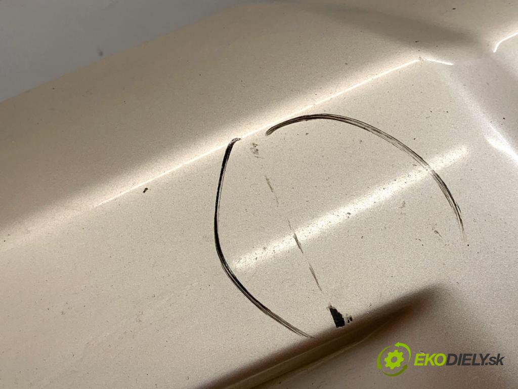 TOYOTA LAND CRUISER J12 samochód terenowy zamknięty 2006 127 kW 3.0 D-4D (KDJ120, KDJ125, KDJ121) 2982 nárazník přední část  (Klika dveří ostatní)