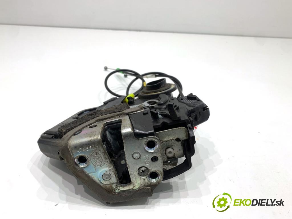 TOYOTA LAND CRUISER J12 samochód terenowy zamknięty 2006 127 kW 3.0 D-4D (KDJ120, KDJ125, KDJ121) 2982 zámok dveře levý zadní část 