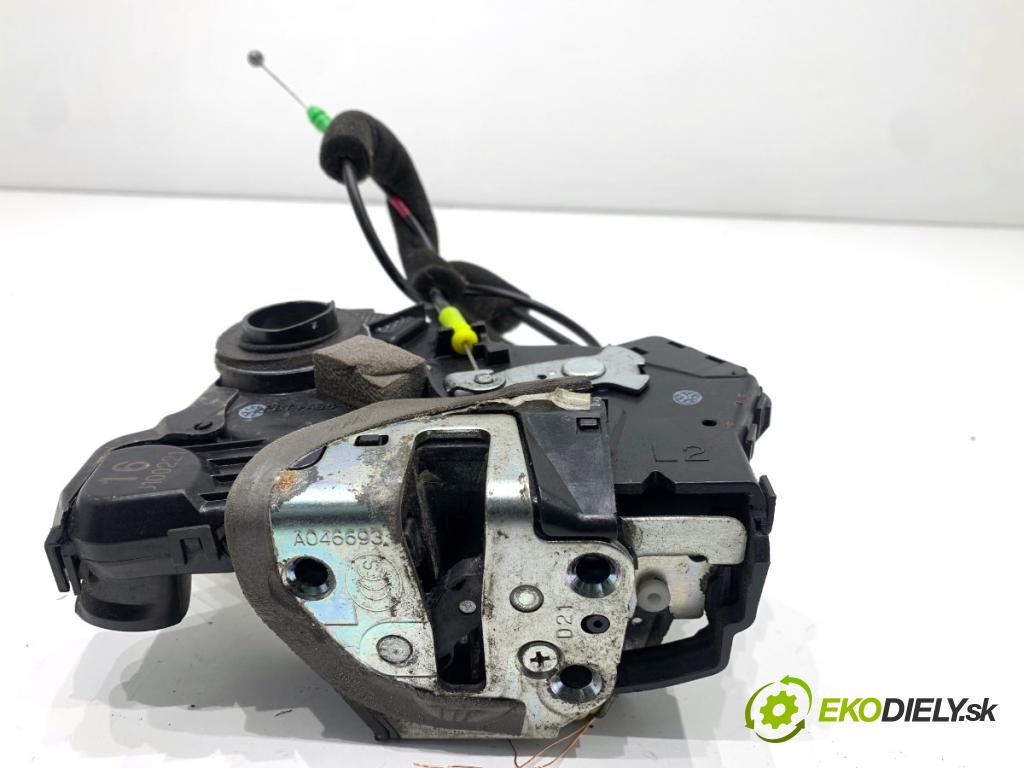 TOYOTA LAND CRUISER J12 samochód terenowy zamknięty 2006 127 kW 3.0 D-4D (KDJ120, KDJ125, KDJ121) 2982 zámok dveře levý přední část 