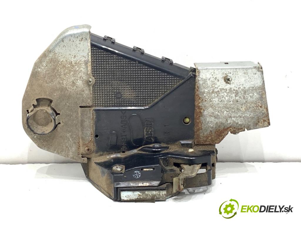 TOYOTA LAND CRUISER J12 samochód terenowy zamknięty 2006 127 kW 3.0 D-4D (KDJ120, KDJ125, KDJ121) 2982 zámok dveří zadní část 