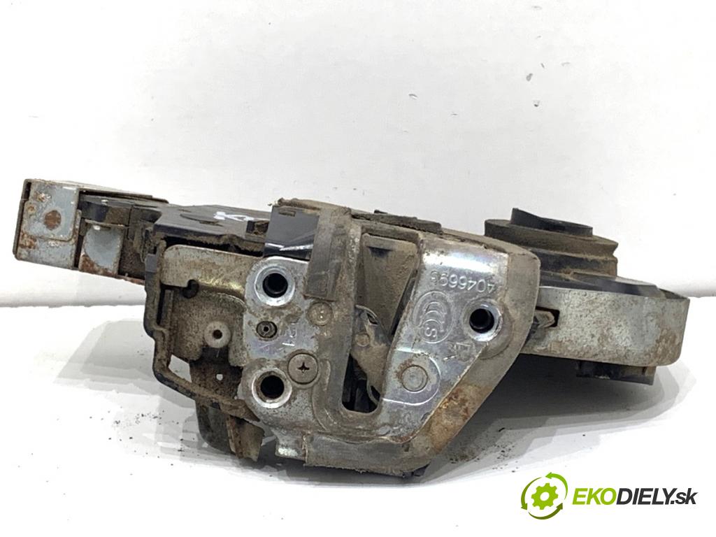 TOYOTA LAND CRUISER J12 samochód terenowy zamknięty 2006 127 kW 3.0 D-4D (KDJ120, KDJ125, KDJ121) 2982 zámok dveří zadní část