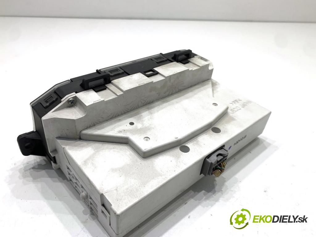 TOYOTA LAND CRUISER J12 samochód terenowy zamknięty 2006 127 kW 3.0 D-4D (KDJ120, KDJ125, KDJ121) 2982 Displej 83290-60261 (Přístrojová deska)