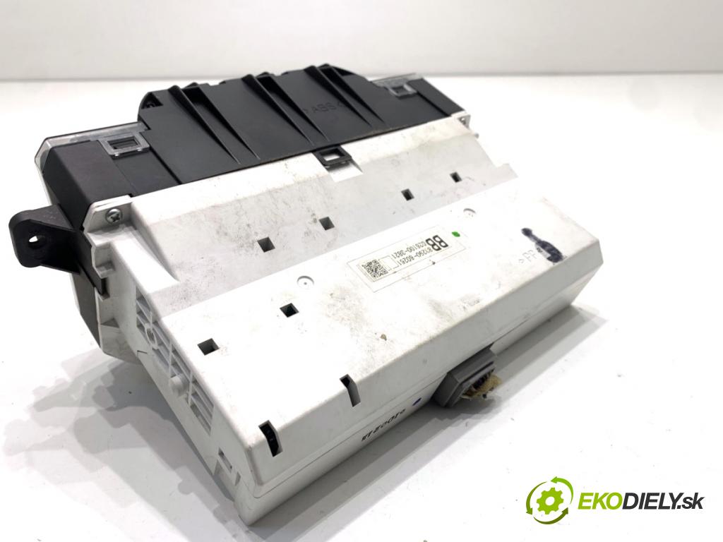 TOYOTA LAND CRUISER J12 samochód terenowy zamknięty 2006 127 kW 3.0 D-4D (KDJ120, KDJ125, KDJ121) 2982 Displej 83290-60261 (Přístrojová deska)