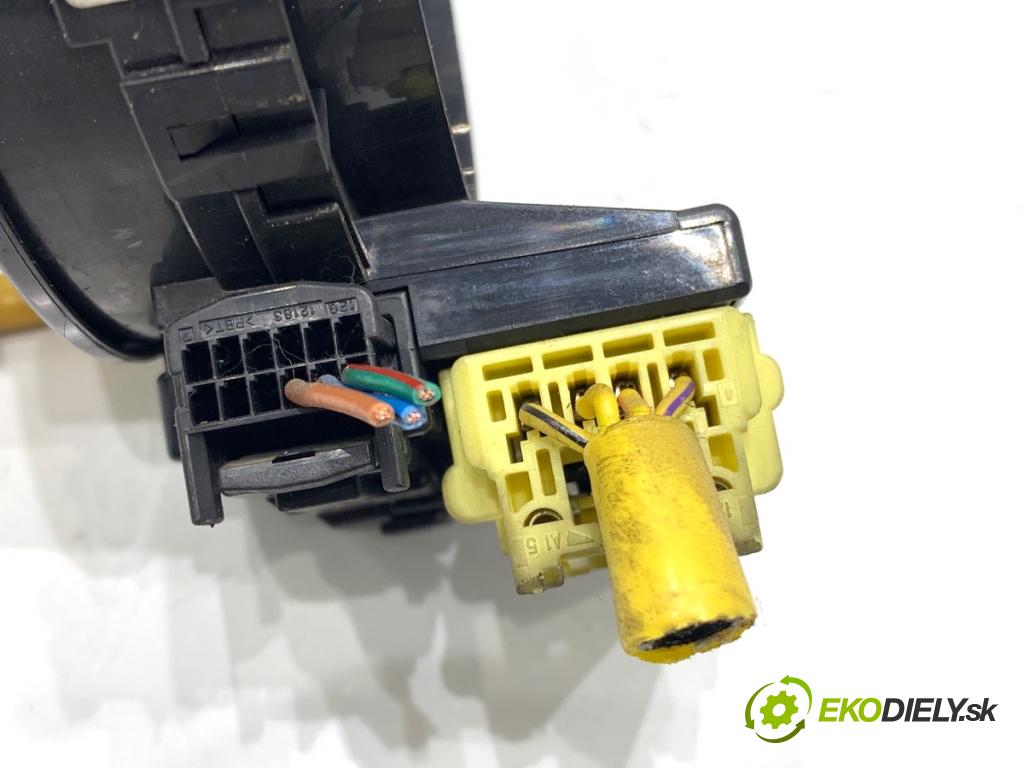 TOYOTA LAND CRUISER J12 samochód terenowy zamknięty 2006 127 kW 3.0 D-4D (KDJ120, KDJ125, KDJ121) 2982 kroužek slimák airbag  (Airbag)