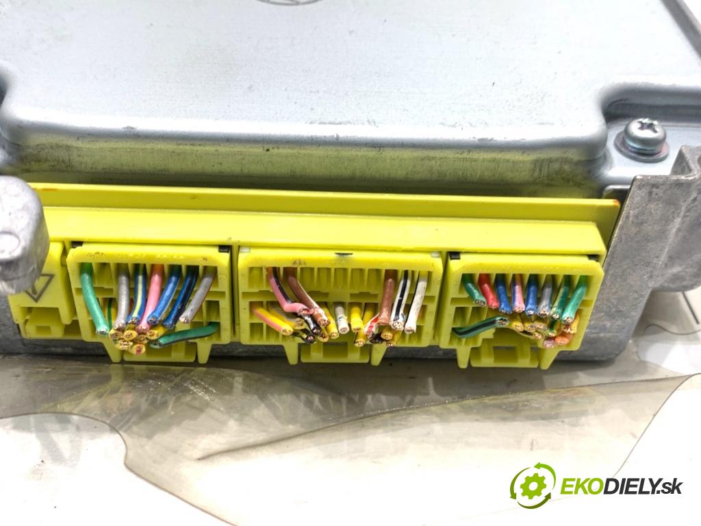 TOYOTA LAND CRUISER J12 samochód terenowy zamknięty 2006 127 kW 3.0 D-4D (KDJ120, KDJ125, KDJ121) 2982 senzor airbag 89170-60130 (Snímač)