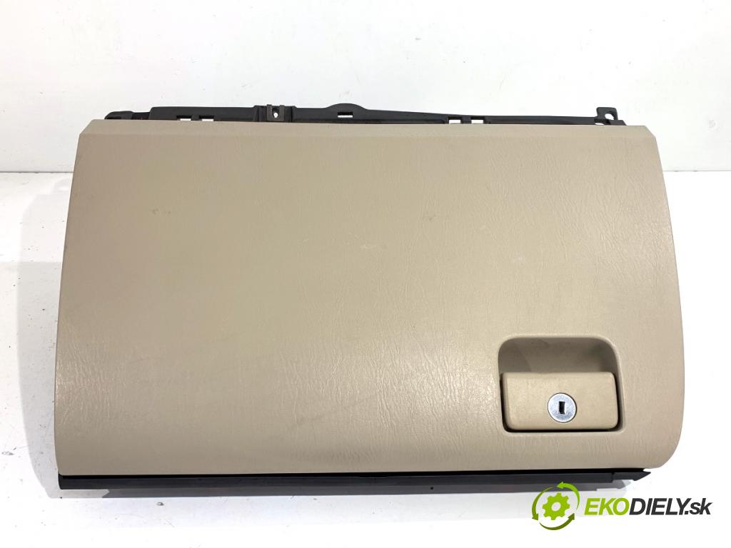 TOYOTA LAND CRUISER J12 samochód terenowy zamknięty 2006 127 kW 3.0 D-4D (KDJ120, KDJ125, KDJ121) 2982 přihrádka kastlík spolujezdce  (Přihrádka (kastlík))