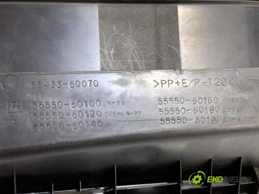 TOYOTA LAND CRUISER J12 samochód terenowy zamknięty 2006 127 kW 3.0 D-4D (KDJ120, KDJ125, KDJ121) 2982 přihrádka kastlík spolujezdce (Přihrádka (kastlík))