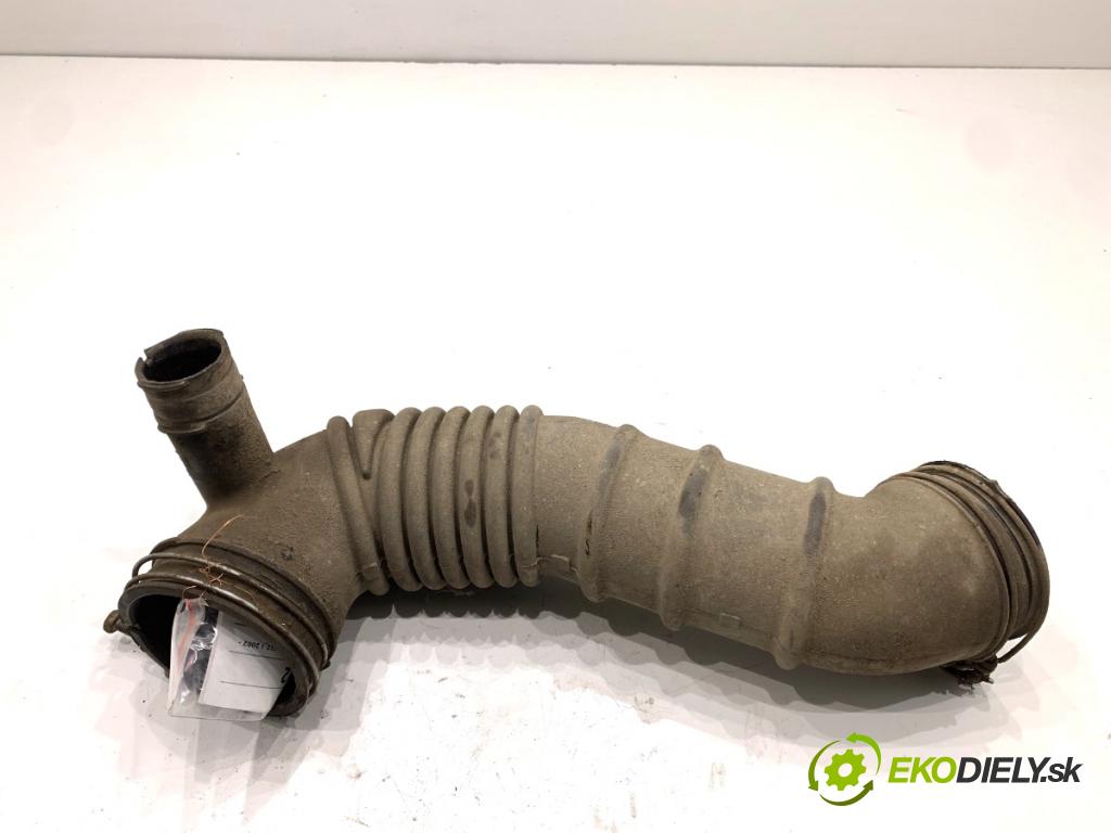 TOYOTA LAND CRUISER J12 samochód terenowy zamknięty 2006 127 kW 3.0 D-4D (KDJ120, KDJ125, KDJ121) 2982 Rúra vzduchu 