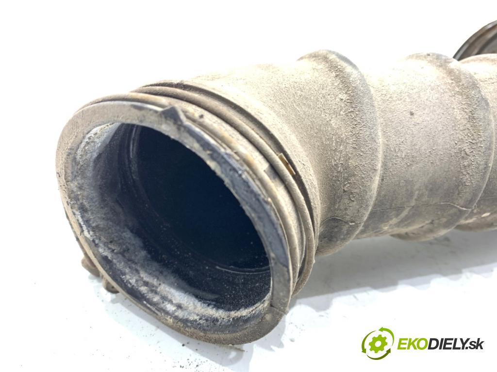 TOYOTA LAND CRUISER J12 samochód terenowy zamknięty 2006 127 kW 3.0 D-4D (KDJ120, KDJ125, KDJ121) 2982 Rúra vzduchu