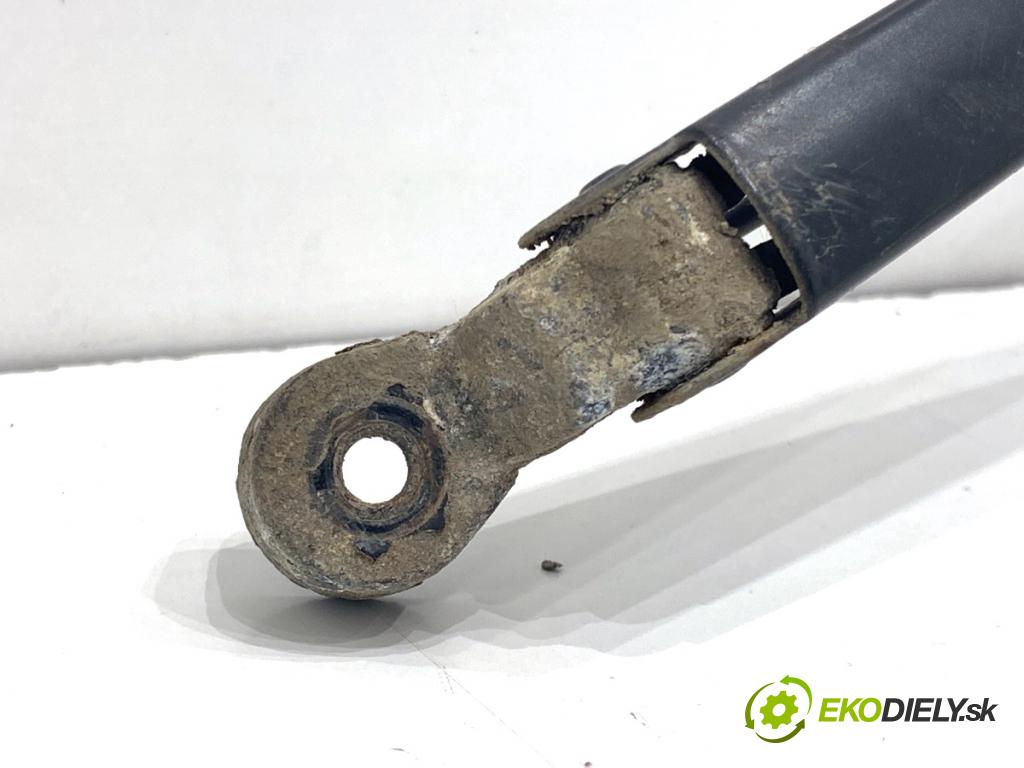 TOYOTA LAND CRUISER J12 samochód terenowy zamknięty 2006 127 kW 3.0 D-4D (KDJ120, KDJ125, KDJ121) 2982 Rameno stierače zad