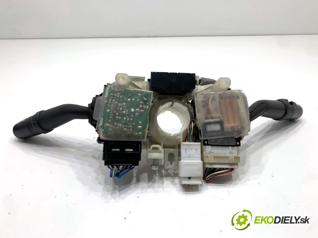 TOYOTA LAND CRUISER J12 samochód terenowy zamknięty 2006 127 kW 3.0 D-4D (KDJ120, KDJ125, KDJ121) 2982 přepínač kombinovaný 84310-60A60 (Páčky pod volantem)