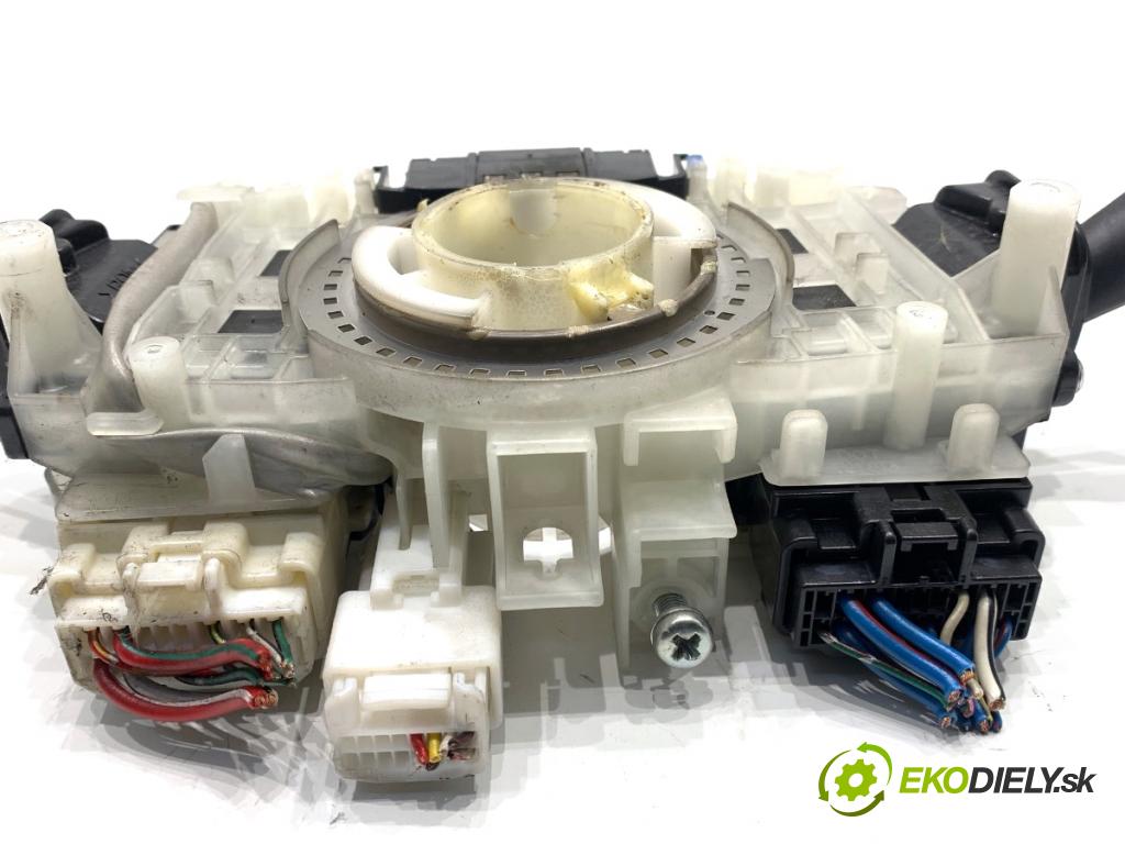 TOYOTA LAND CRUISER J12 samochód terenowy zamknięty 2006 127 kW 3.0 D-4D (KDJ120, KDJ125, KDJ121) 2982 přepínač kombinovaný 84310-60A60 (Páčky pod volantem)