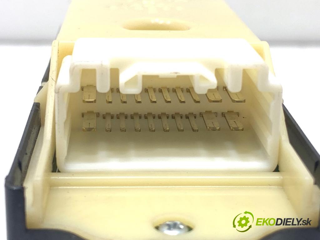 TOYOTA LAND CRUISER J12 samochód terenowy zamknięty 2006 127 kW 3.0 D-4D (KDJ120, KDJ125, KDJ121) 2982 Prepínač okien 84040-60052 (Prepínacie páčky pod volantom)