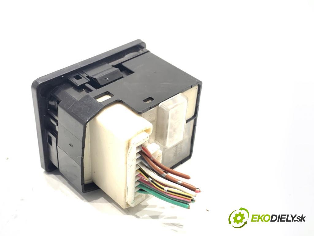 TOYOTA LAND CRUISER J12 samochód terenowy zamknięty 2006 127 kW 3.0 D-4D (KDJ120, KDJ125, KDJ121) 2982 přepínač nastavení zpětných zrcátek  (Páčky pod volantem)