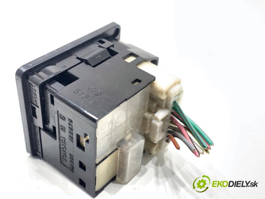 TOYOTA LAND CRUISER J12 samochód terenowy zamknięty 2006 127 kW 3.0 D-4D (KDJ120, KDJ125, KDJ121) 2982 přepínač nastavení zpětných zrcátek  (Páčky pod volantem)