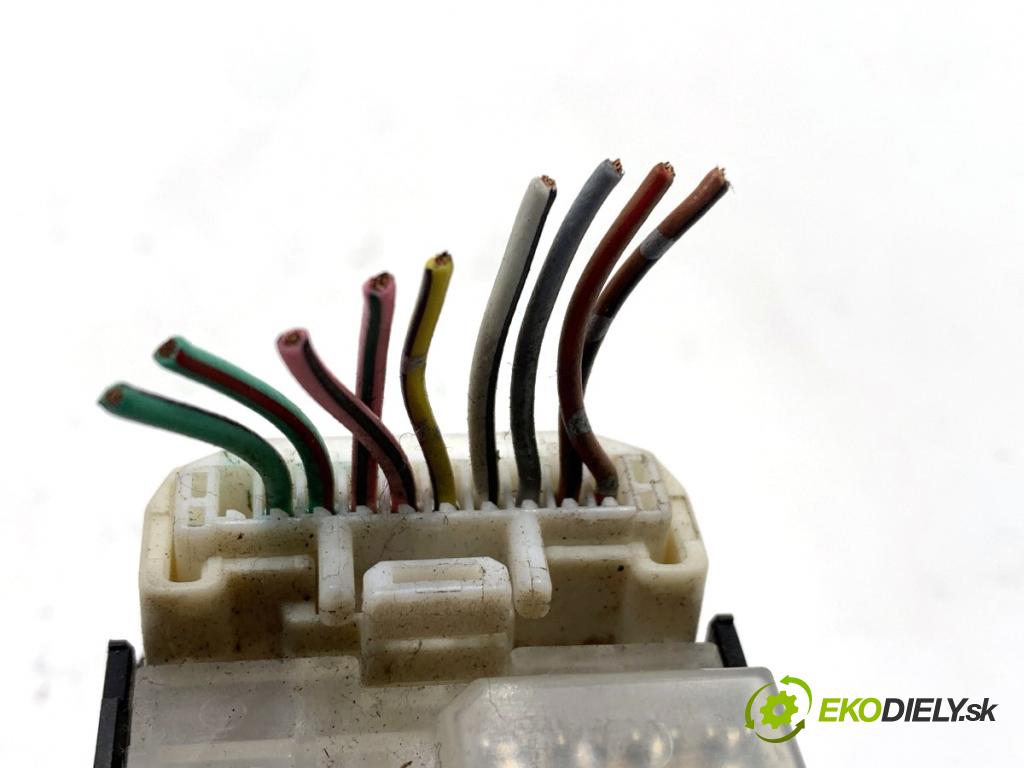 TOYOTA LAND CRUISER J12 samochód terenowy zamknięty 2006 127 kW 3.0 D-4D (KDJ120, KDJ125, KDJ121) 2982 přepínač nastavení zpětných zrcátek  (Páčky pod volantem)