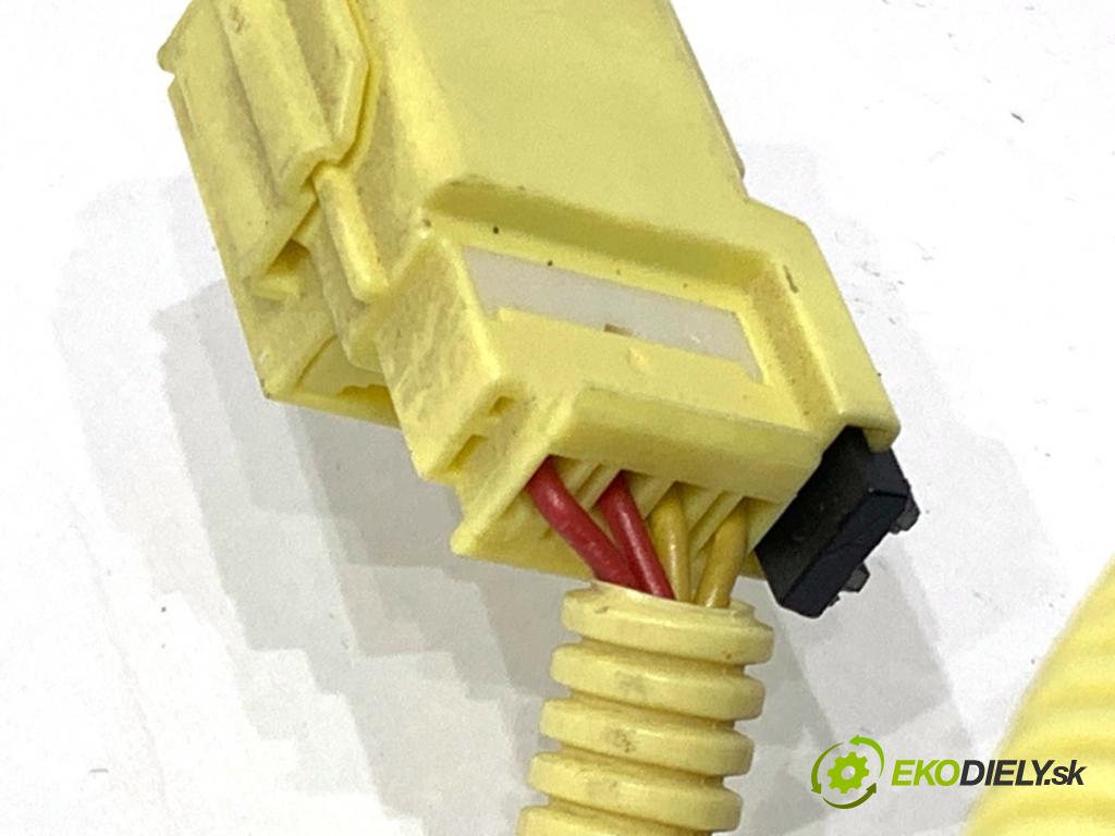 TOYOTA LAND CRUISER J12 samochód terenowy zamknięty 2006 127 kW 3.0 D-4D (KDJ120, KDJ125, KDJ121) 2982 AirBag spolujazdca  (Airbag)