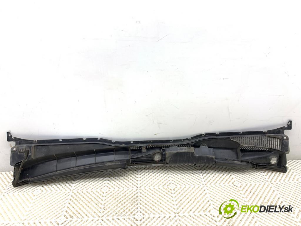 TOYOTA LAND CRUISER J12 samochód terenowy zamknięty 2006 127 kW 3.0 D-4D (KDJ120, KDJ125, KDJ121) 2982 torpédo plast pod čelní okno 55708-60050 (Plast pod čelním sklem)