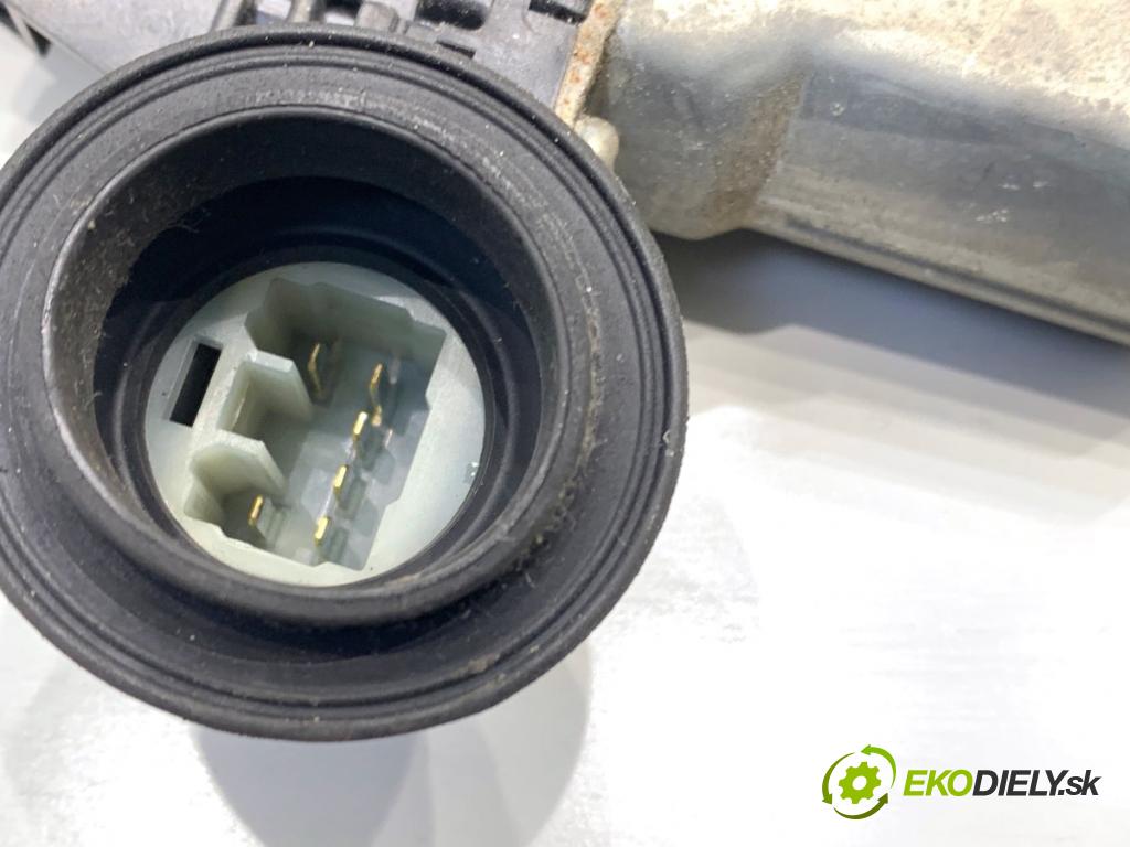 TOYOTA LAND CRUISER J12 samochód terenowy zamknięty 2006 127 kW 3.0 D-4D (KDJ120, KDJ125, KDJ121) 2982 Mechanizmus okna pravy predný 85720-58010