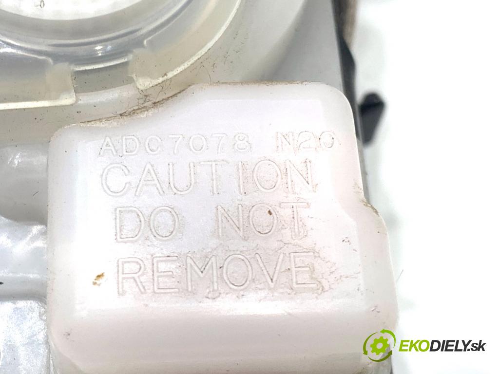 TOYOTA LAND CRUISER J12 samochód terenowy zamknięty 2006 127 kW 3.0 D-4D (KDJ120, KDJ125, KDJ121) 2982 Držiak BEZPEČNOSŤ ľavy zad