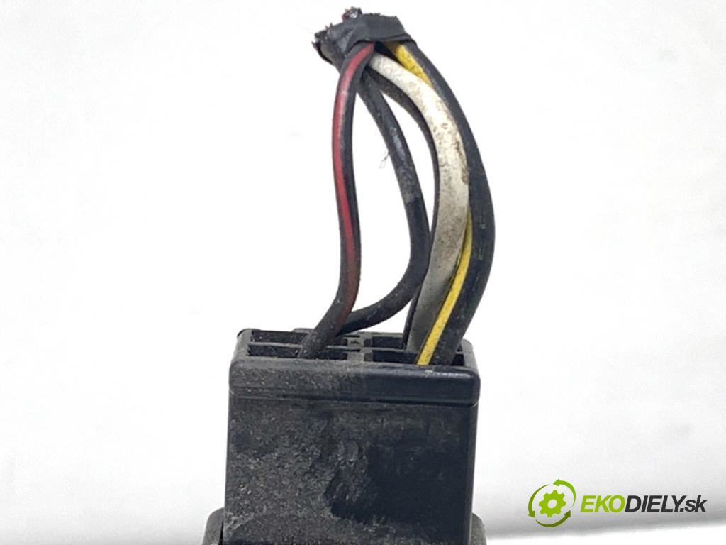 TOYOTA LAND CRUISER J12 samochód terenowy zamknięty 2006 127 kW 3.0 D-4D (KDJ120, KDJ125, KDJ121) 2982 odpor rezistor topení vzduchu 077800-0750 (Odpor topení)