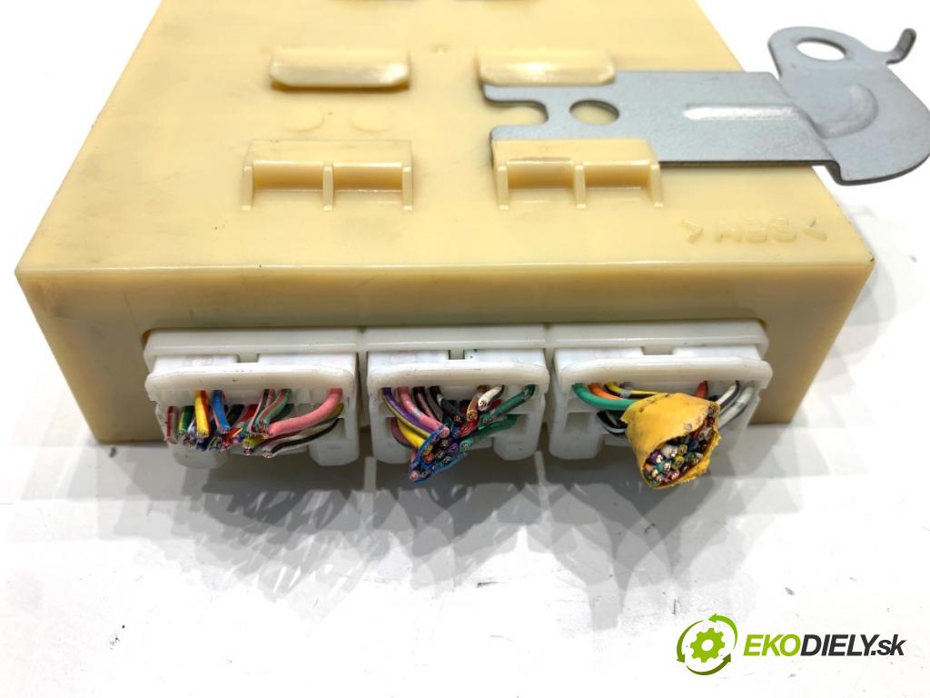 TOYOTA LAND CRUISER J12 samochód terenowy zamknięty 2006 127 kW 3.0 D-4D (KDJ120, KDJ125, KDJ121) 2982 modul komfortu 88650-60682 (Komfortní modul)