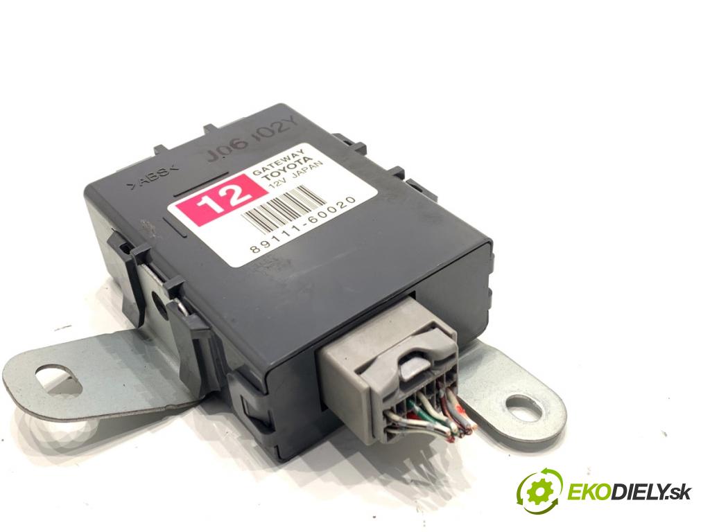 TOYOTA LAND CRUISER J12 samochód terenowy zamknięty 2006 127 kW 3.0 D-4D (KDJ120, KDJ125, KDJ121) 2982 modul GATEWAY 89111-60020