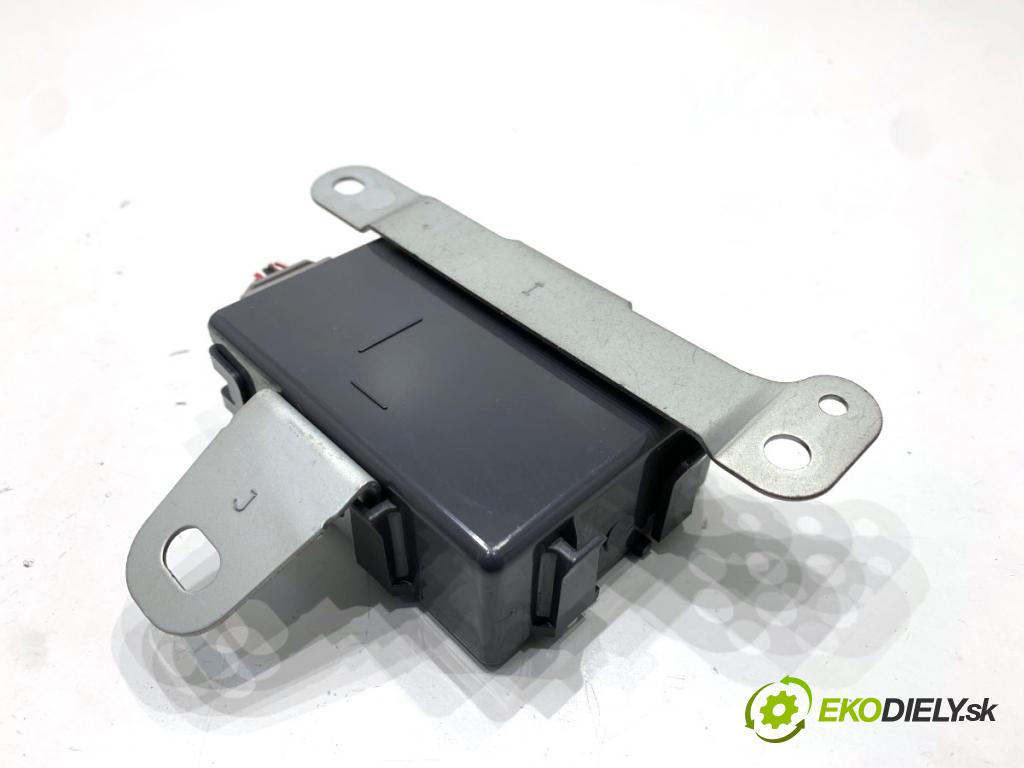 TOYOTA LAND CRUISER J12 samochód terenowy zamknięty 2006 127 kW 3.0 D-4D (KDJ120, KDJ125, KDJ121) 2982 Modul GATEWAY 89111-60020