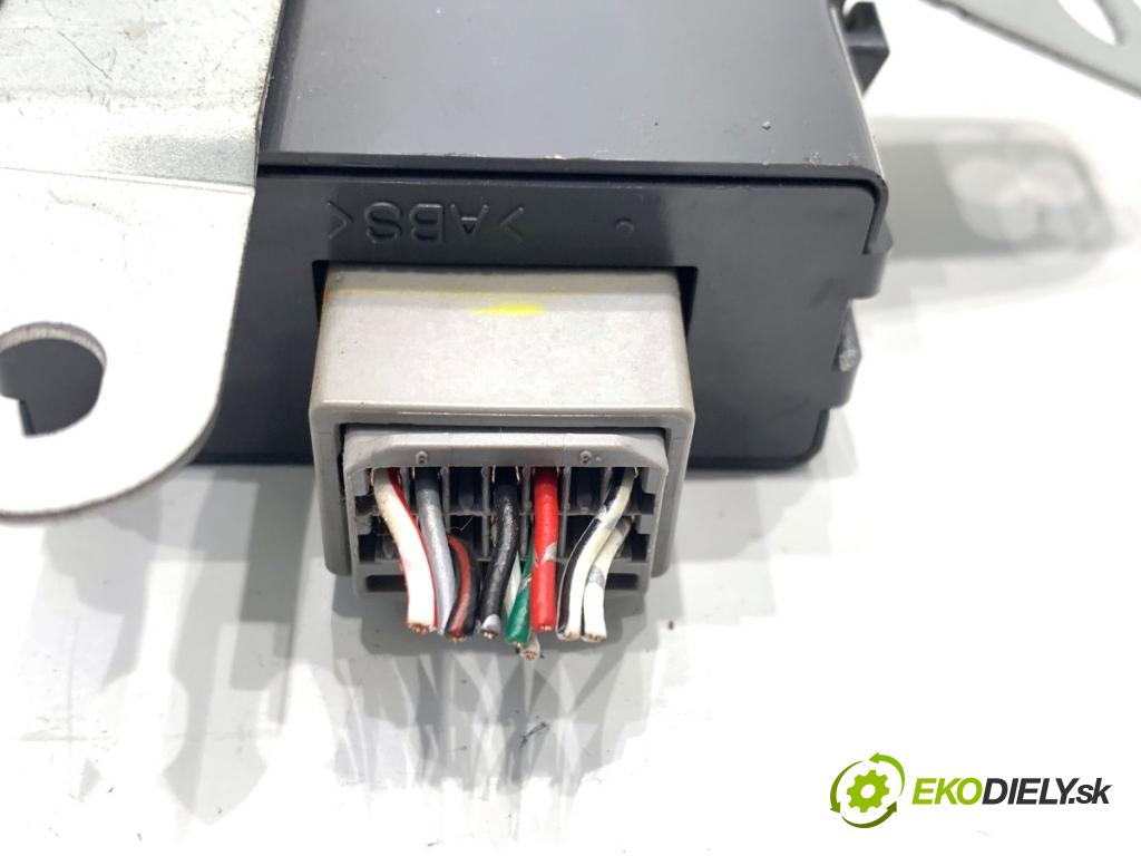 TOYOTA LAND CRUISER J12 samochód terenowy zamknięty 2006 127 kW 3.0 D-4D (KDJ120, KDJ125, KDJ121) 2982 Modul GATEWAY 89111-60020