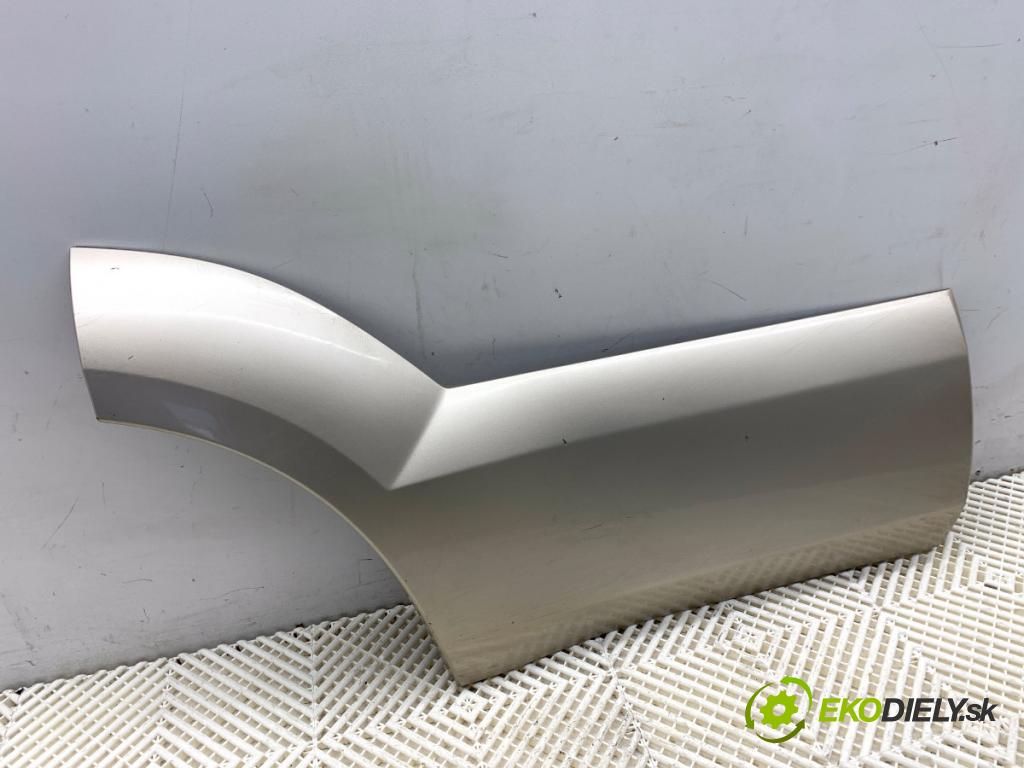 TOYOTA LAND CRUISER J12 samochód terenowy zamknięty 2006 127 kW 3.0 D-4D (KDJ120, KDJ125, KDJ121) 2982 lišta dveře pravý zadní část 